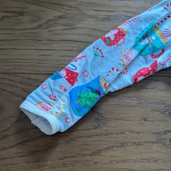 Magnetic Me 0-3 Like New EUC Festive Blue and Red Footie - Picture 3 of 11